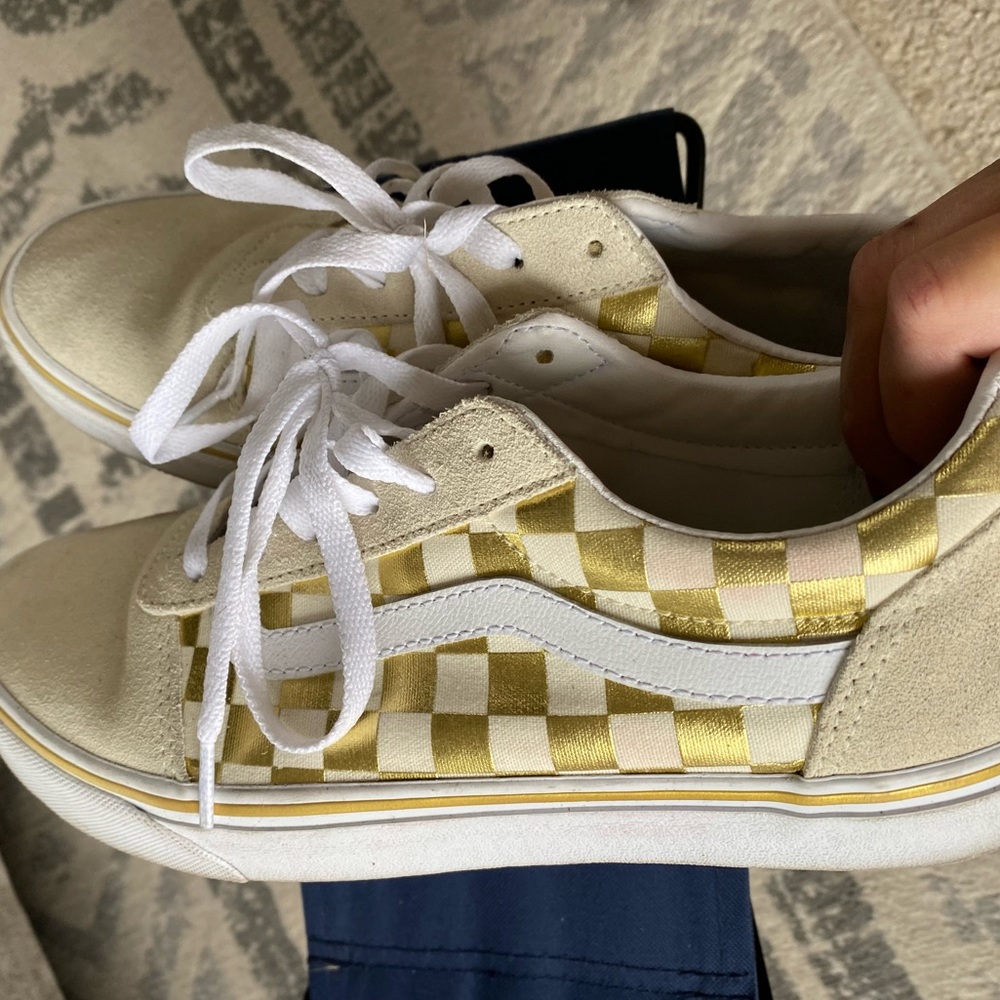 VANS - Picture 4 of 7